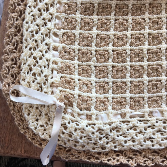 Beautiful Hand Made Crochet Two Layered Baby Blanket. - Picture 4 of 8